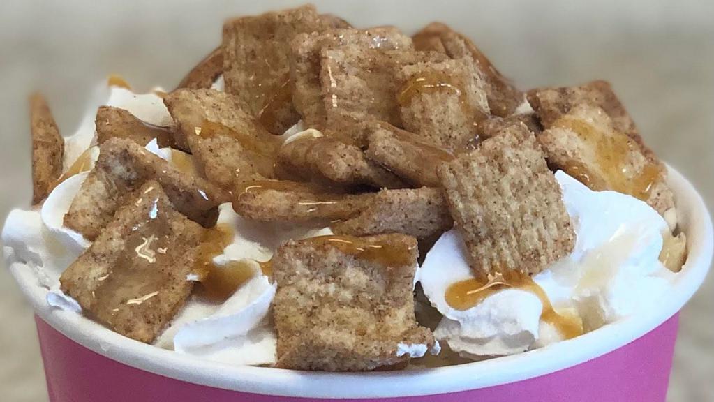 Cinna Crunch · Vanilla ice cream
Inside: Cinnamon toast crunch.

*** TOPPINGS IN PICTURE NOT INCLUDED***
