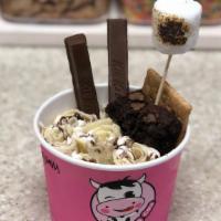 S'Mores · Vanilla ice cream
Inside: marshmallow cream, chocolate syrup, and gram cracker.

**TOPPINGS ...