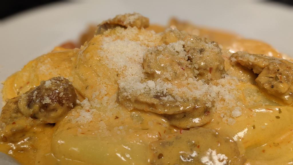 Giorgio'S Ravioli Milano · Four cheese ravioli, tossed in our creamy pomodoro sauce along with sausage and tomato chunks.
