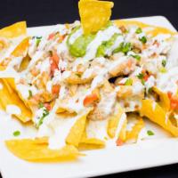 Nachos Molino'S · Tortilla chips topped with salsa de queso, refried beans.