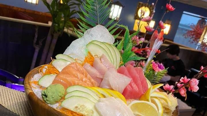Sashimi Lunch · Eight pieces sashimi with rice on the side.