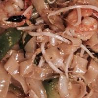 Drunken Noodle · Wide rice noodle, egg, white onion, green pepper, bean sprouts and basil in a wine sauce.