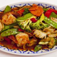 #110 Namprik Pao Talay · Seafood, bell peppers & onions sautéed in chili shrimp paste