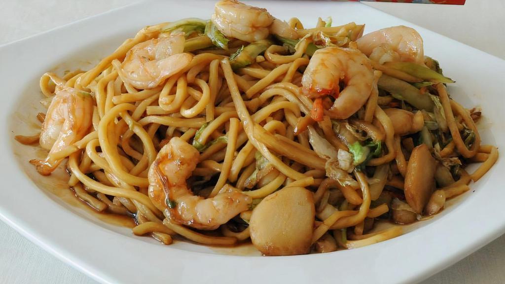 Lo Mein · Egg noodles, stir fried with napa.celery, carrots.scallions and your choice of protein