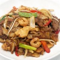 603 Wide Rice Noodles 炒宽米粉 · Fresh wide rice noodles, wok crisped and tossed with bean sprouts, snow peas, onions and red...