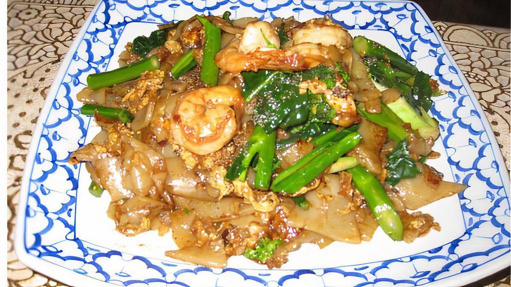 Pad See Ew · Stir fried soft wide rice noodle scramble with egg, Chinese broccoli. Choice of beef, pork, chicken.