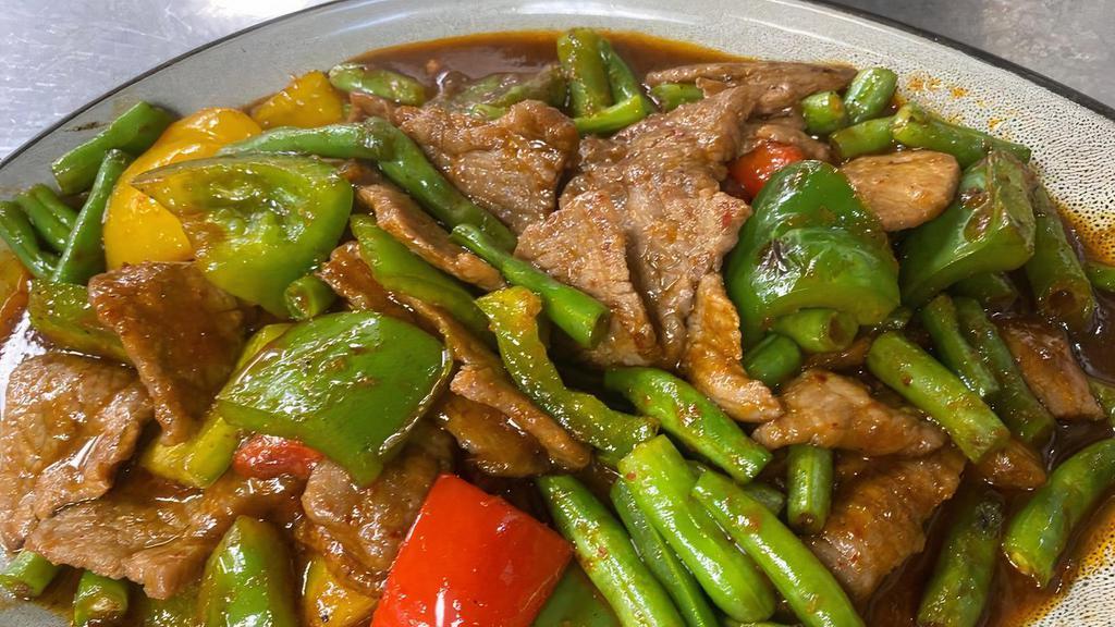 Prik Khing · Stir-fried fresh green beans, bell pepper, chili sauce and your choice of meat