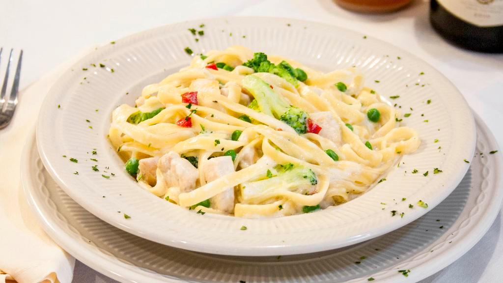 Chicken Fettuccine Alfredo (Light Side) · Sauteed chicken tenders with fresh broccoli and peas tossed with fettuccine in Alfredo sauce.