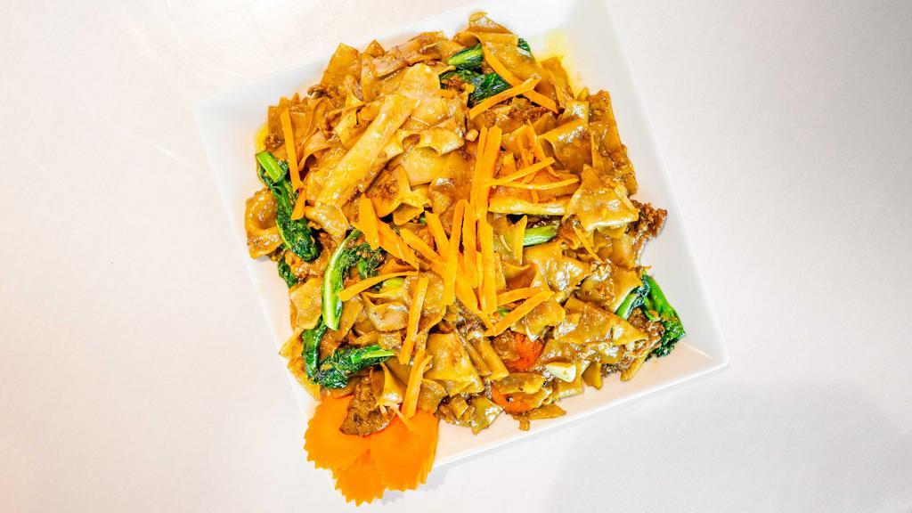 Drunken Noodle · Contain eggs. Spicy. Thai wide rice noodles stir-fried with Chinese broccoli, broccoli, scallion and egg.