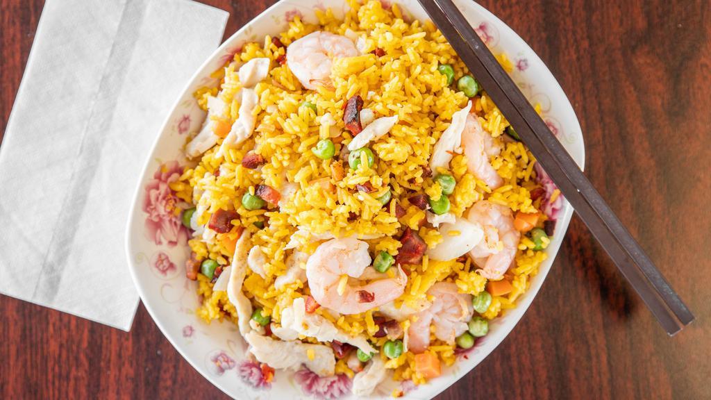 House Special Fried Rice / 本楼炒饭 · Chicken, shrimp, and pork.