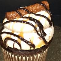 Torte Cupcake (Choc Cara Pretz) · Chocolate batter filled with chocolate buttercream, topped with caramel-pretzel buttercream,...
