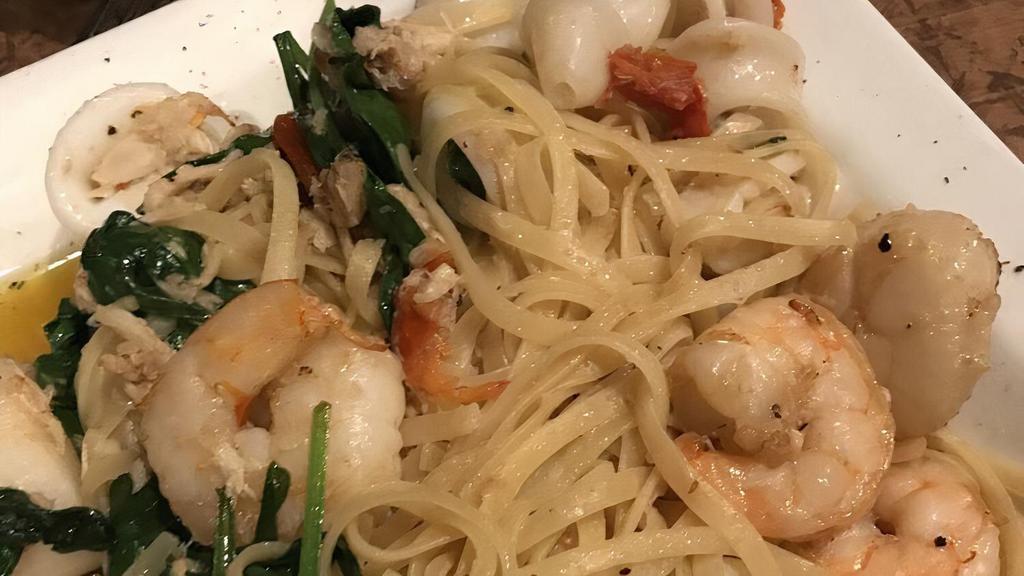 Seafood Sardegna · Shrimp, calamari and  scallops, sautéed with fresh spinach and fire roasted tomatoes in garlic and olive oil; tossed with linguine.