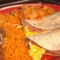 #62 Desayuno Azteca  · este desayuno incluye 2 tacos en tortilla de arrina con huevo y carne,arroz,frijole y papas ...