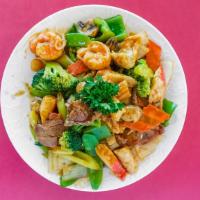 Happy Family · scallops, fresh Shrimp, chicken, beef, and meat pork with mixed vegetables in brown sauce.