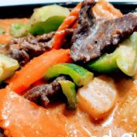 Pa Nang · Bell pepper, carrot and potatoes in coconut red curry.