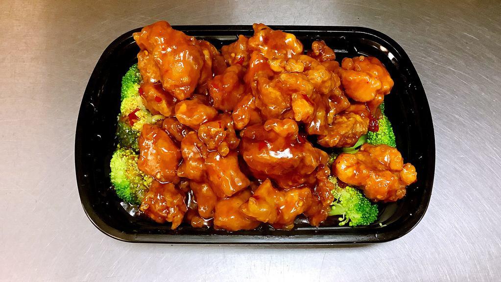 General Tso'S Chicken                                                       左宗鸡 · 🌶️. Chunks of chicken sautéed with fresh garlic and special sauce.