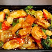 Happy Family                                                      全家福 · Jumbo shrimp, crab meat, chicken, beef, pork, broccoli, Chinese vegetable, corns, fresh mush...