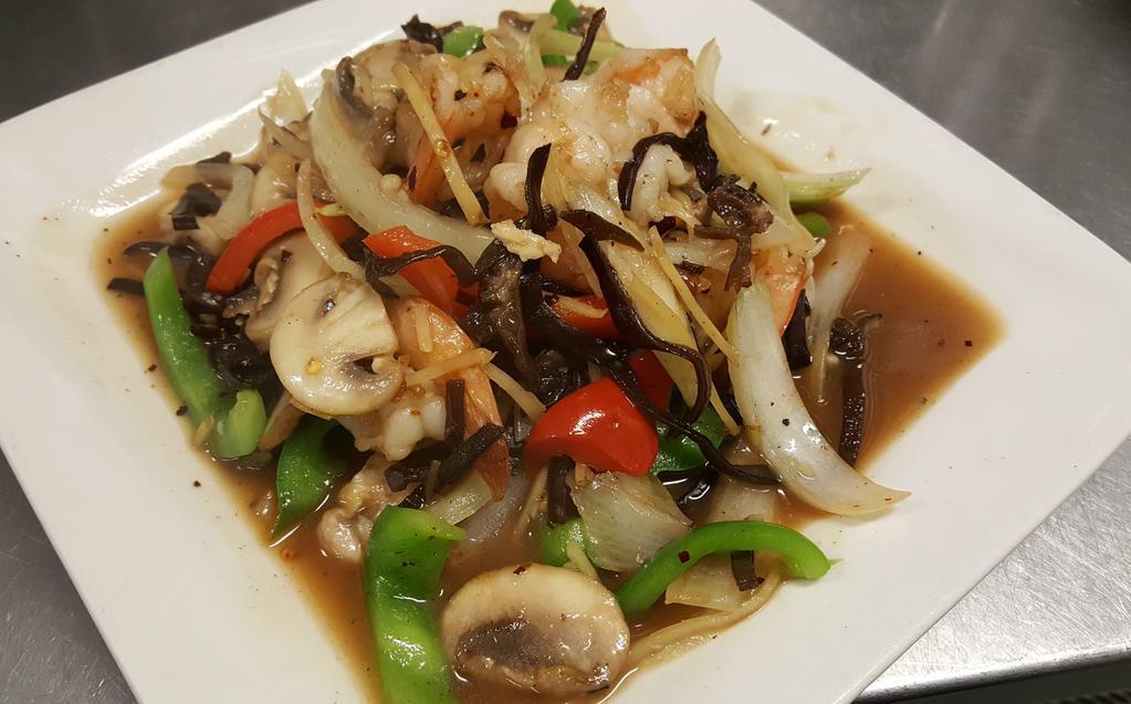 Pad Khing / Stir-Fried Ginger · Stir-fried meat, fresh ginger, white onions, julienne bell peppers, mushroom, baby corn, carrots and green onions.