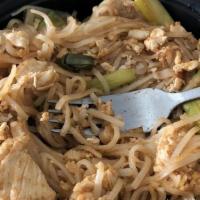 Pud Thai · Thai noodle pan fried with chicken, beef or pork, tofu, bean sprout, egg, green onion and gr...