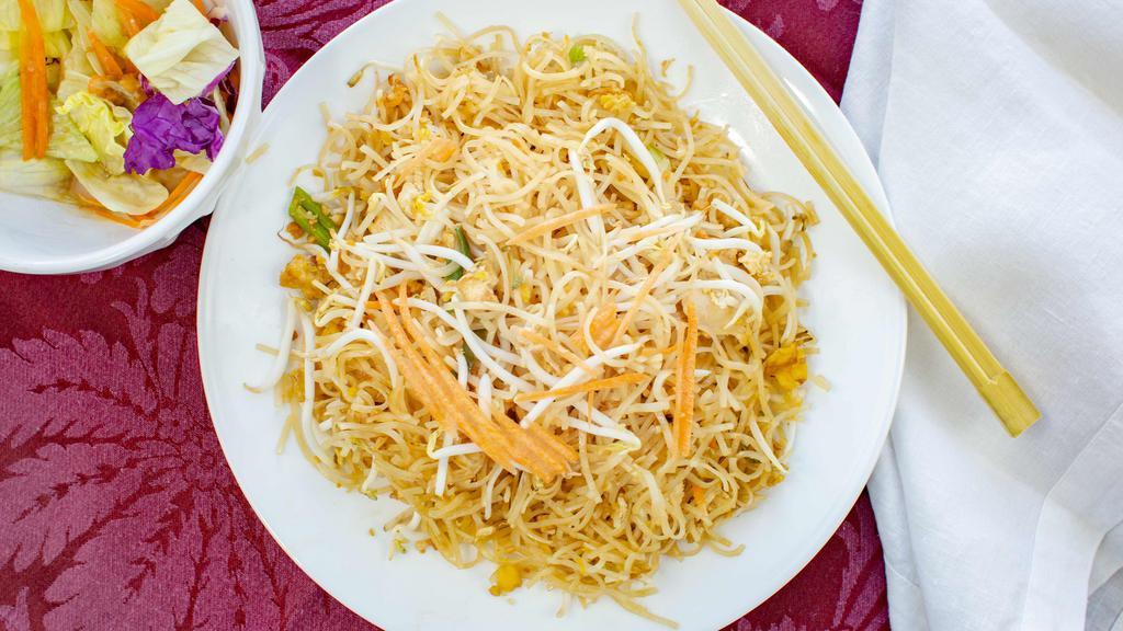 Phad Thai (Single Protein) · Thailand's national dish: stir fried rice noodles, egg, green onion, bean sprouts, crushed peanuts, with lime wedge.

Chicken, Beef, Pork, Tofu, Shrimp, Crabmeat, or Calamari.