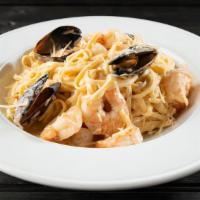 Penne Frutti Di Mare · Shrimp, scallops and mussels tossed with linguine noodles in your choice of our spicy marina...