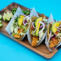 Tacos De Pescado · Tres unidades de tacos con pescado empanizado. Incluye lechuga fresca, cilantro, cebolla, pe...