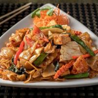 Pad Kee Mao · Wheat noodles, basil, bell peppers, carrot, onion, beansprouts.