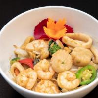 Pad Kee Mao With Seafood · wide noodle, shrimp, scallops, calamari, mussels, basil leaves, bell peppers,. bamboo shoots...
