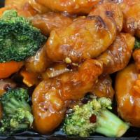 General Tao'S Chicken (Spicy) · broccoli, carrots with crisply chicken