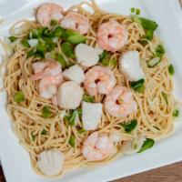 Garlic Shrimp & Scallop · Hot & spicy. Shrimp and Scallop with Vegetable Served Over Spaghetti Noodles.