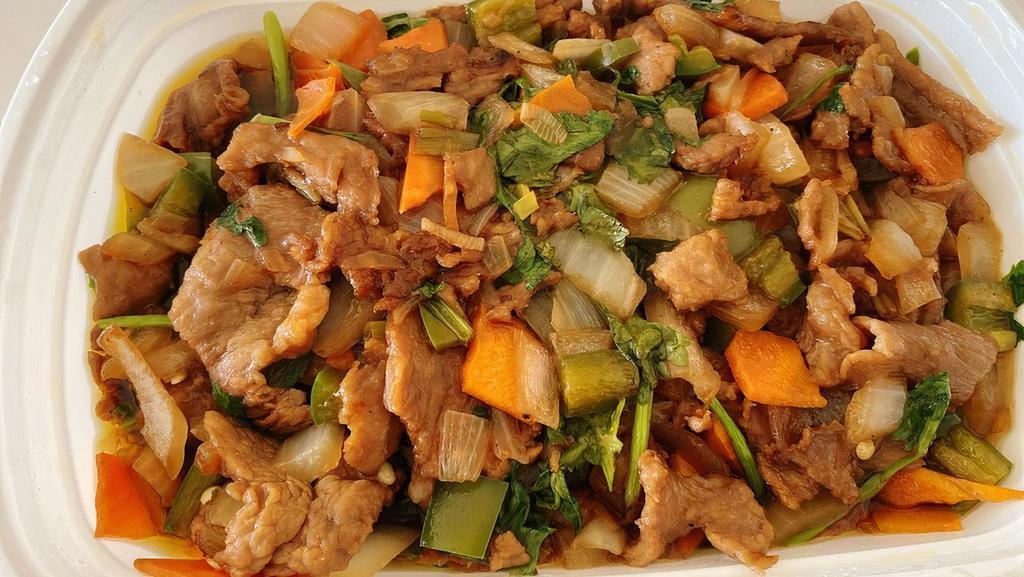 Black Pepper Beef · Beef, green pepper, onion, carrot in a sizzling plate.