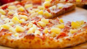 Hawaiian Pizza (Medium) · Mozzarella / pro, green pepper, red onion, fresh pineapple, ham.