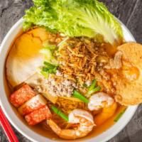 M1 Mi Tom Cua Thit · Egg noodles with shrimp, crab & BBQ pork in pork soup.