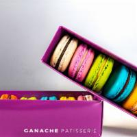 Macarons · Assorted box of 7 units.
