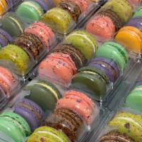 Pack Of 6 Small Macarons · Mixed flavors