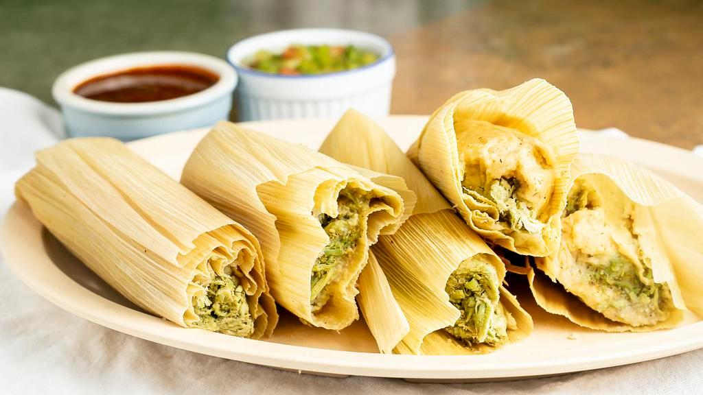 Tamales  · puerco, pork
pollo , chicken