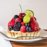 Panier De Fruits · Large tart made a blend of berries and pastry cream