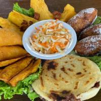 Especialidad De El Salvador / Salvadoran Sampler · 1 pupusa, 3 empanadas, 3 pastelitos, plátano frito y yuca con chicharrón. / 1 pupusa, 3 empa...