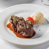 Solomillos A La Plancha · Grilled beef tenderloin medallions, served with mashed potatoes, drizzled with red wine sauce