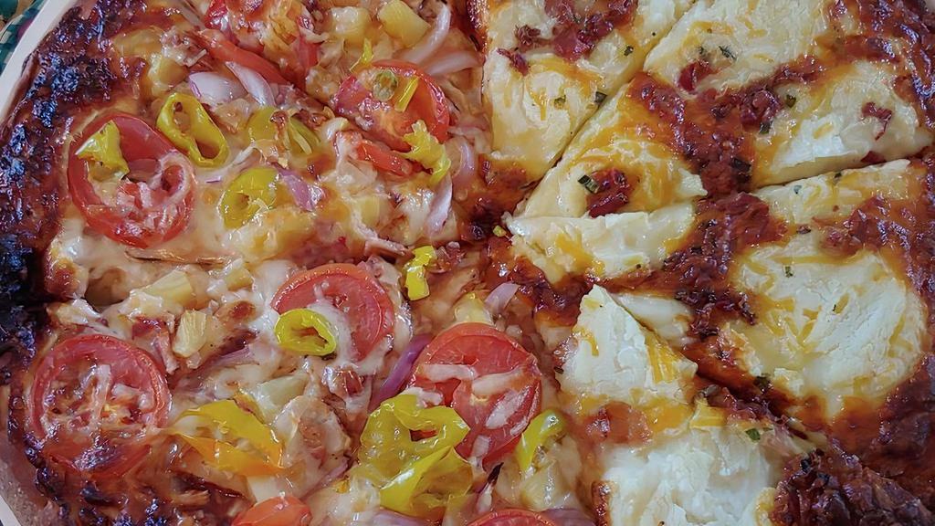 Lumberjack (Bbq Chicken) · Bbq sauce, bbq chicken, red onions, banana pepper rings, crispy bacon, Roma tomatoes, and pineapple.