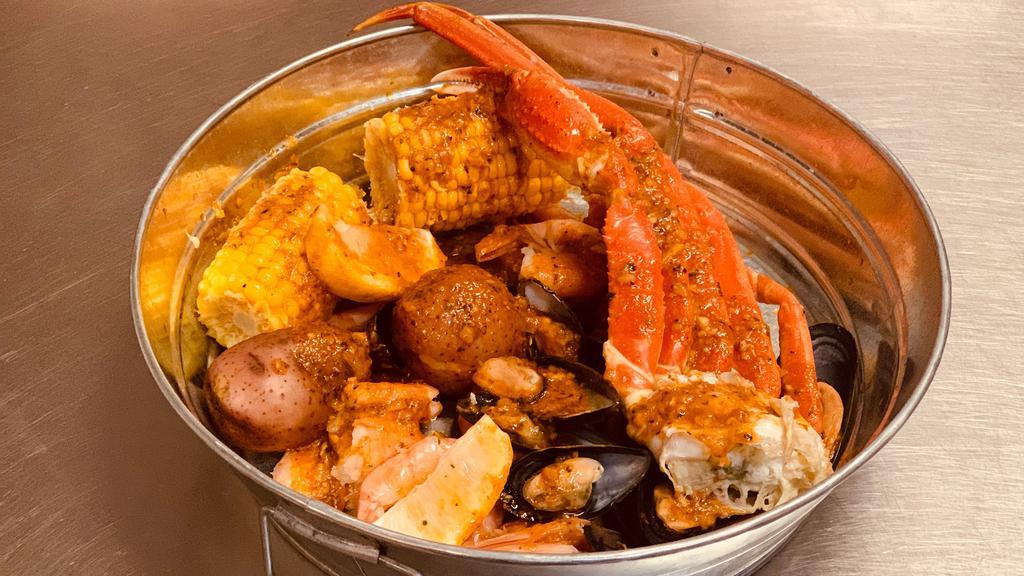 #4 Luxury Seafood Combo  · 1/2 LB head off shrimp, 1/2 LB black Mussel, 1 Cluster  snow crab leg, 2 pcs corn and 2 pcs potato