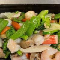Seafood Delight · Shrimp, scallops, crab meat, snow peas, broccoli, baby corn, carrots, water chestnuts & mush...