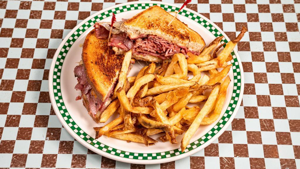 Classic Curragh Reuben · Sliced corned beef, sauerkraut, Swiss cheese and thousand island dressing on rye. Served with fries.