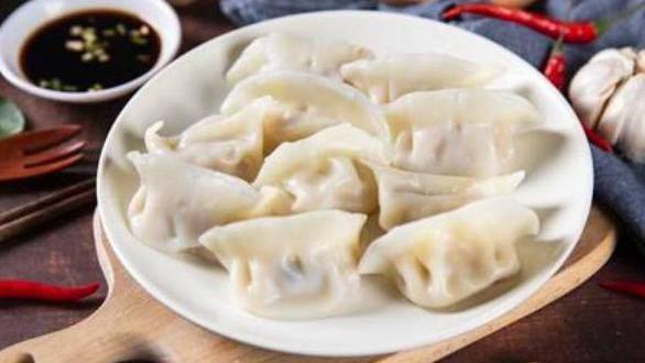 4 Pieces Dumplings · Choice of chicken or pork wrapped with wonton skin and choice of steamed or fried. Served with ginger sauce.