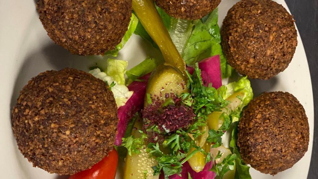 Falafel Plate · 6 pieces  with vegetables