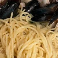 Spaghetti Con Frutti Di Mare · Calamari, shrimp, clams, mussels, tomato or garlic and oil sauce