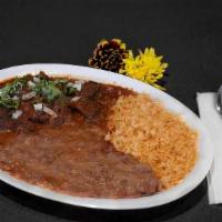 Plato De Barbacoa / Marinated Shredded Beef · Our Famous Marinated Shredded Beef Dish
Incluye arroz y frijoles. / Includes rice and beans.