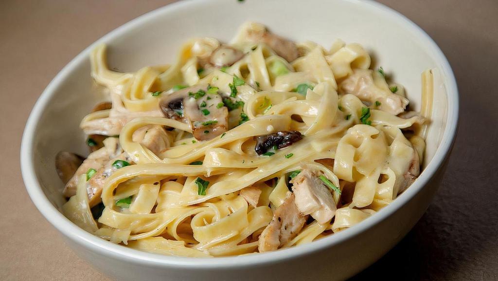 Grilled Chicken Alfredo · Grilled, sliced chicken breast sautéed with fresh mushrooms
and green onions. Tossed with fettuccine in our rich Alfredo sauce.