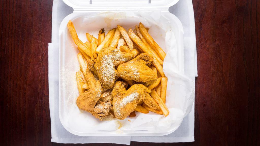 Chicken Wings Basket · Six pieces chicken wings with French fries.
