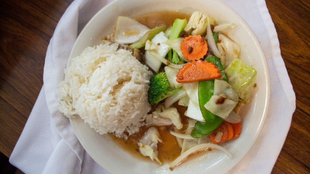 Pad Broccoli · Choice of meat stir-fried with broccoli, carrot and white onions in brown sauce.
